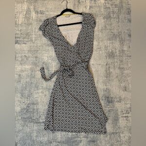 Boden Navy and White Geometric Summer Wrap Dress. Size 4R. WW012.
